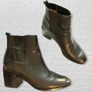 Pour La Victoire classic leather Chelsea boots
